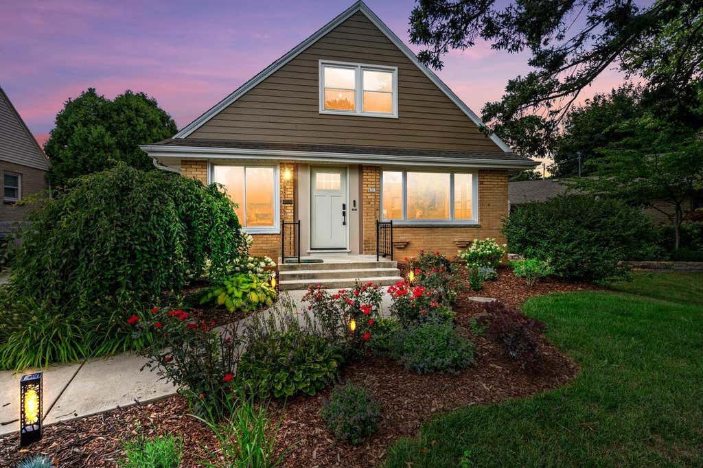 Photo of 631 N 104th STREET, Wauwatosa, WI 53226 (MLS # 1974585)