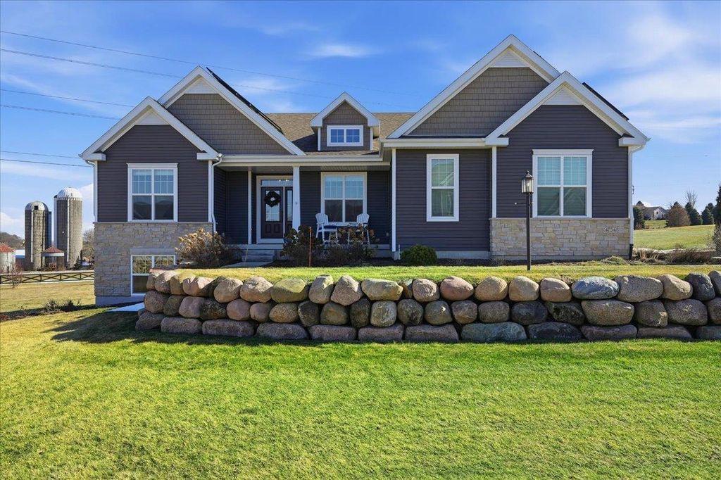 Photo of 4754 Sunset Ridge DRIVE, Middleton, WI 53562 (MLS # 2016370)