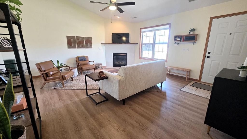 Photo of 407 East AVENUE #4, Belleville, WI 53508 (MLS # 2022902)
