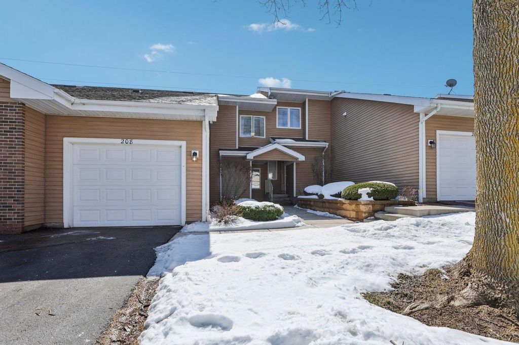 Photo of 208 Creek Edge COURT, Waunakee, WI 53597 (MLS # 2018125)