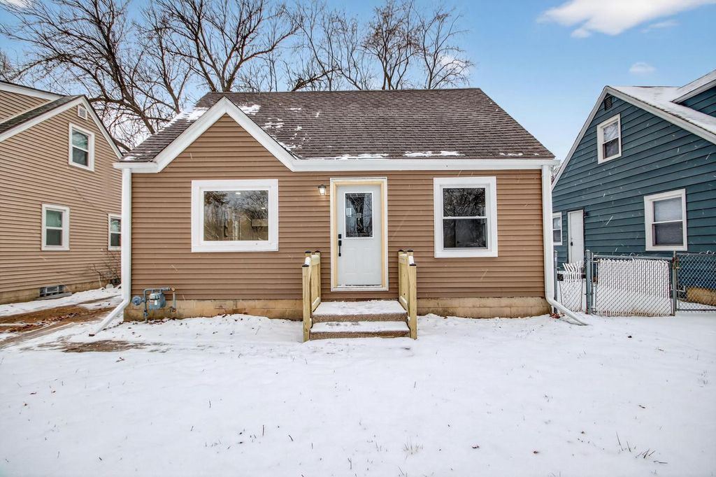 Photo of 5273 N 51st BOULEVARD, Milwaukee, WI 53218 (MLS # 1946095)