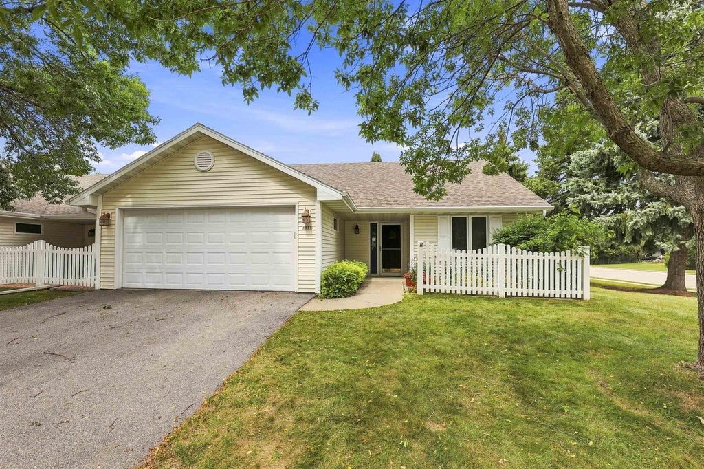 Photo of 1917 Knapp STREET, Oshkosh, WI 54902 (MLS # 50332175)