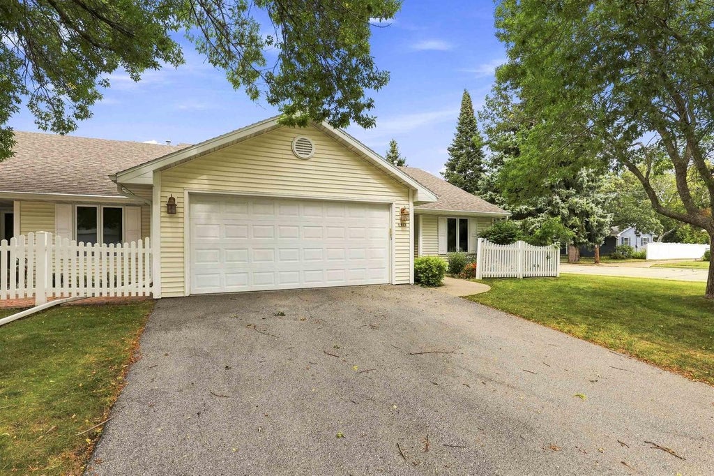 Photo of 1917 Knapp STREET, Oshkosh, WI 54902 (MLS # 50332175)