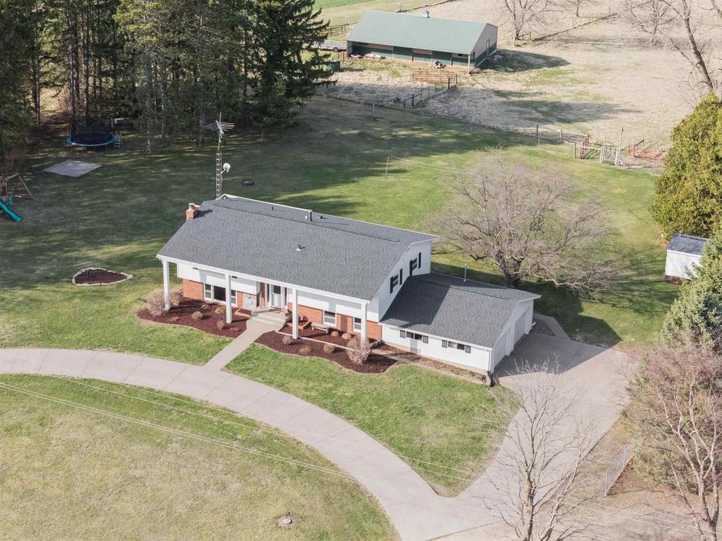 Photo of 7976 County Rd D N ROAD, Platteville, WI 53818 (MLS # 2019978)