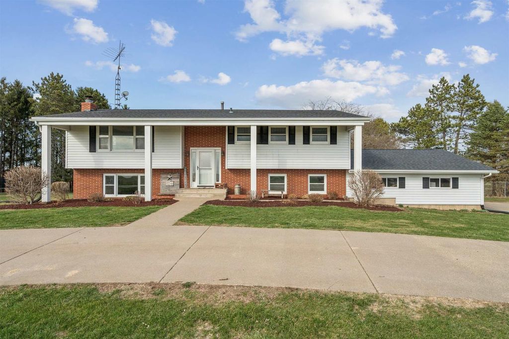 Photo of 7976 County Rd D N ROAD, Platteville, WI 53818 (MLS # 2019978)