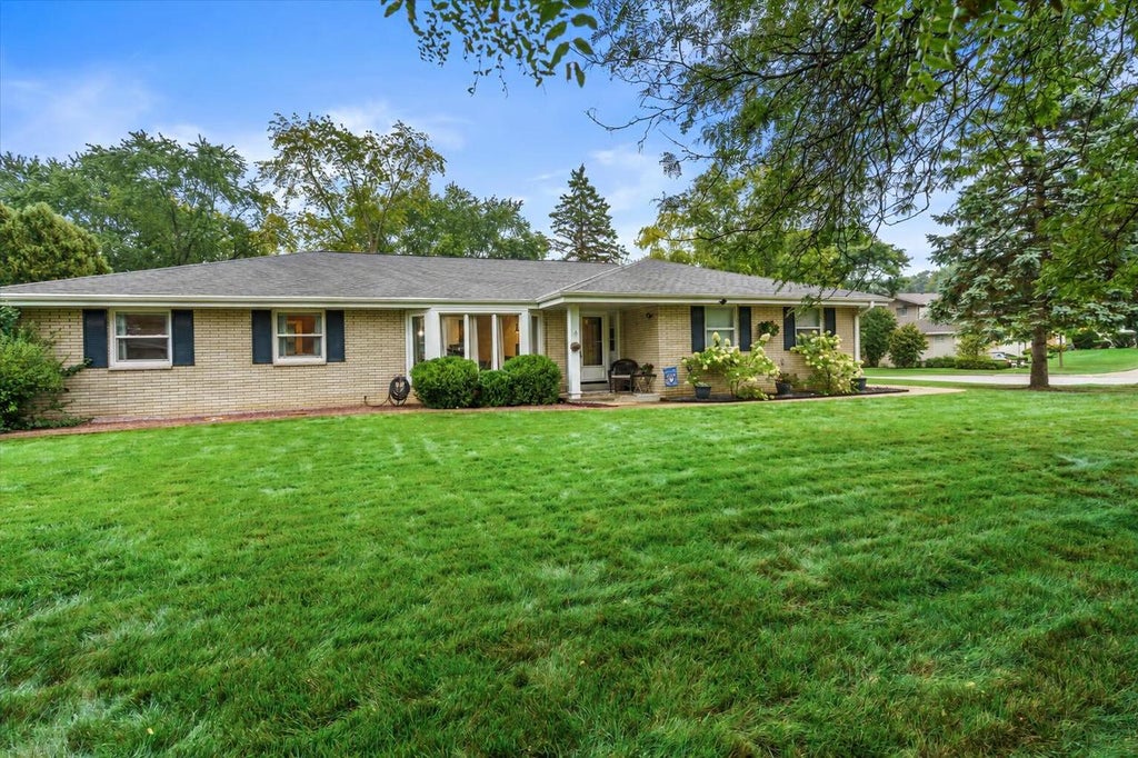Photo of 4800 Sussex LANE, Greendale, WI 53129 (MLS # 1981238)