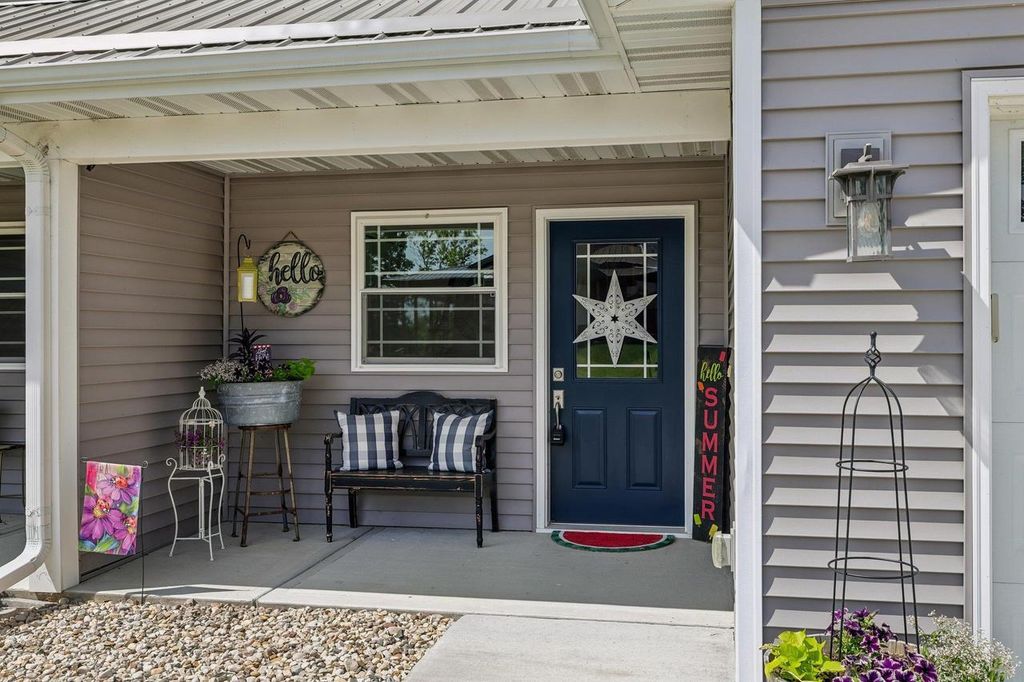 Photo of 1720 Montclair PLACE, Fort Atkinson, WI 53538 (MLS # 2024609)