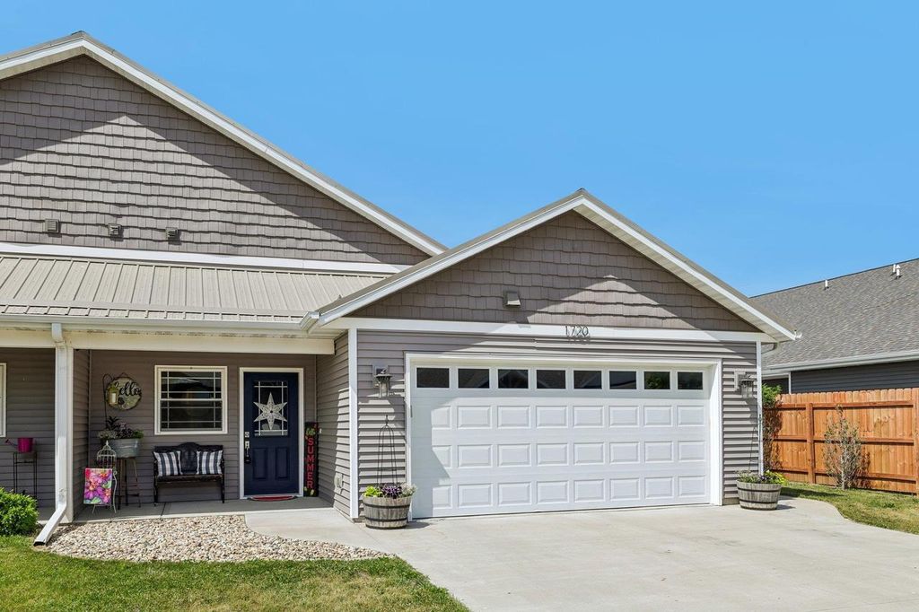Photo of 1720 Montclair PLACE, Fort Atkinson, WI 53538 (MLS # 2024609)