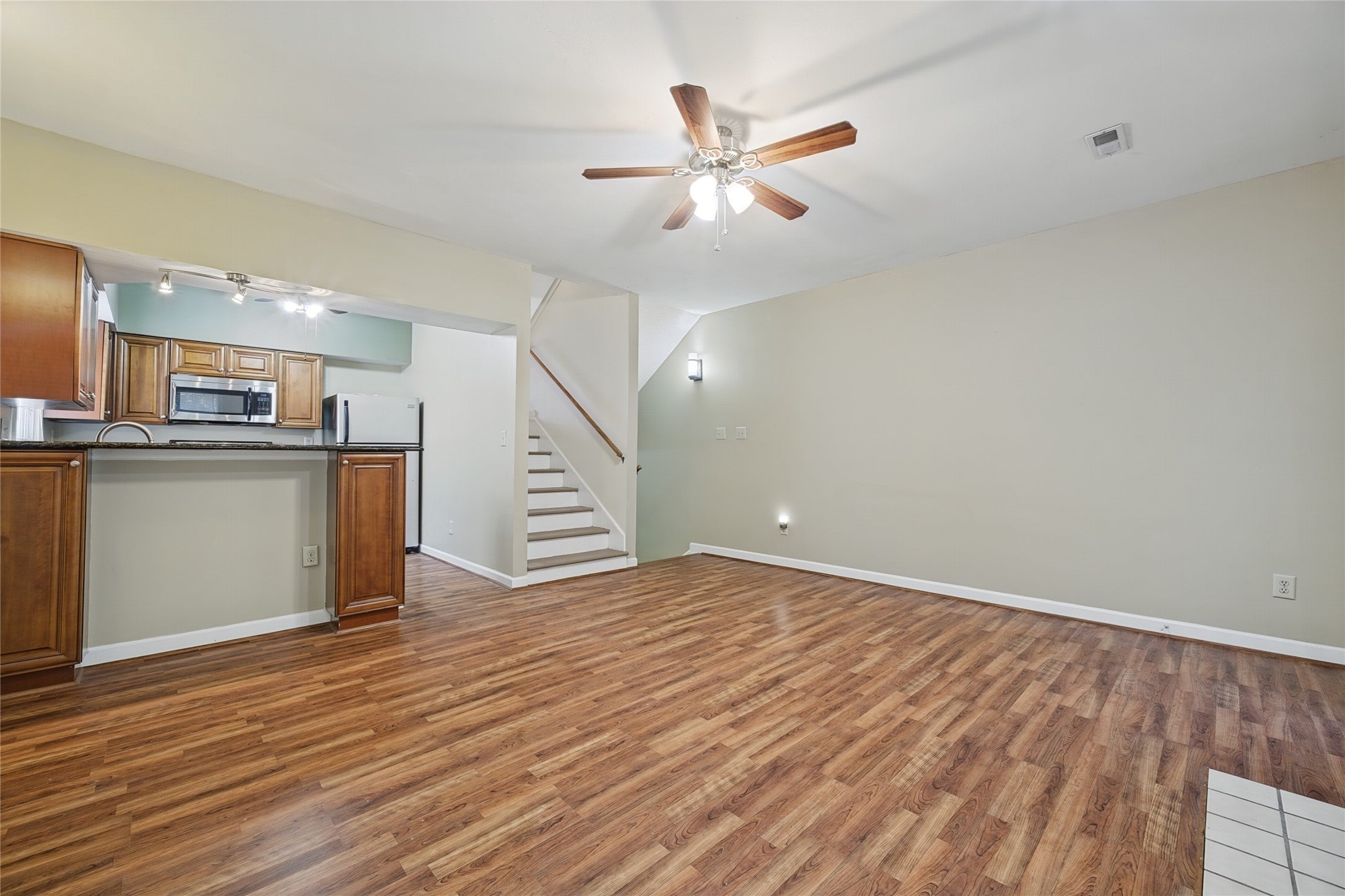608 Guy Lane