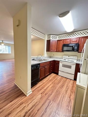 Williamsburg, Virginia 23185, United States, 2 Bedrooms Bedrooms, ,1 BathroomBathrooms,Residential,Pending,124906