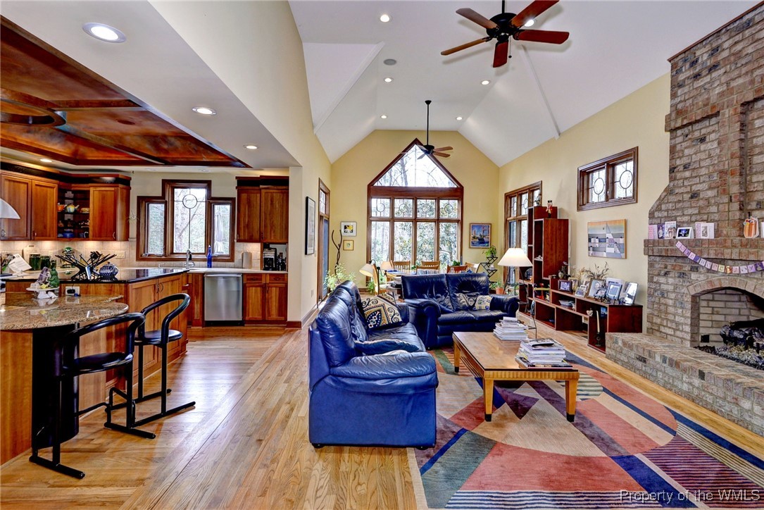 Williamsburg, Virginia 23185, United States, 5 Bedrooms Bedrooms, ,6 BathroomsBathrooms,Residential,Active,82952