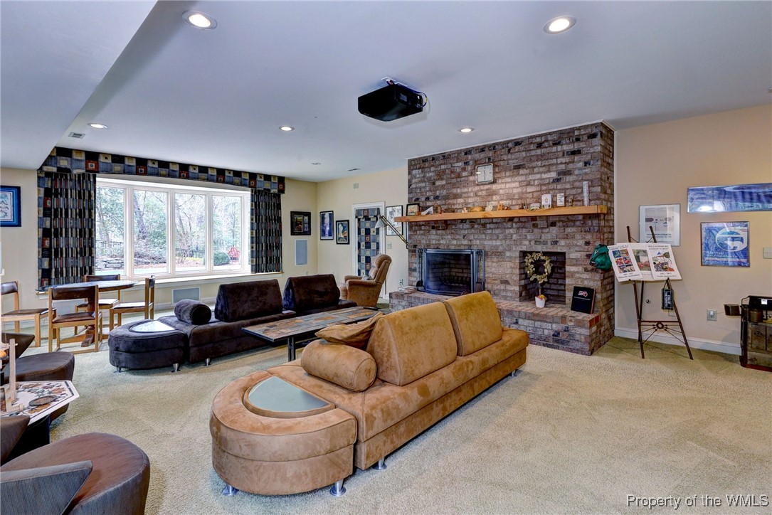 Williamsburg, Virginia 23185, United States, 5 Bedrooms Bedrooms, ,6 BathroomsBathrooms,Residential,Active,82952