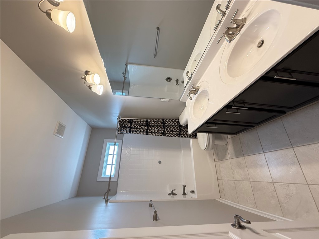 Williamsburg, Virginia 23188, United States, 3 Bedrooms Bedrooms, ,3 BathroomsBathrooms,Residential,Active,167347