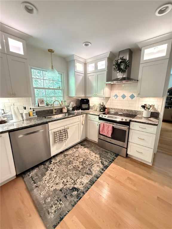 Williamsburg, Virginia 23188, United States, 4 Bedrooms Bedrooms, ,3 BathroomsBathrooms,Residential,Pending,147979