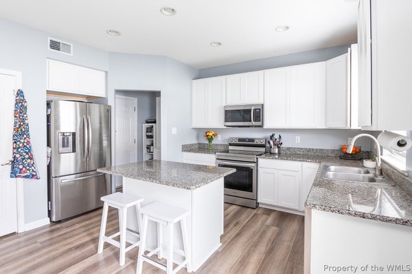 652 SEA TURTLE WAY, NEWPORT NEWS, VA 23601 - Image 7874aee6ff100b7673e88ddb1f364e1d/1781058286