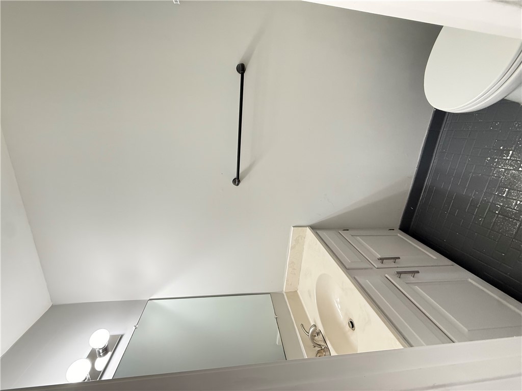 Williamsburg, Virginia 23185, United States, 2 Bedrooms Bedrooms, ,3 BathroomsBathrooms,Residential,Pending,100392