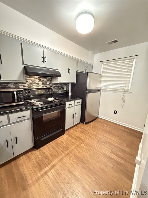 Hampton, Virginia 23669, United States, 2 Bedrooms Bedrooms, ,2 BathroomsBathrooms,Residential,Pending,38804