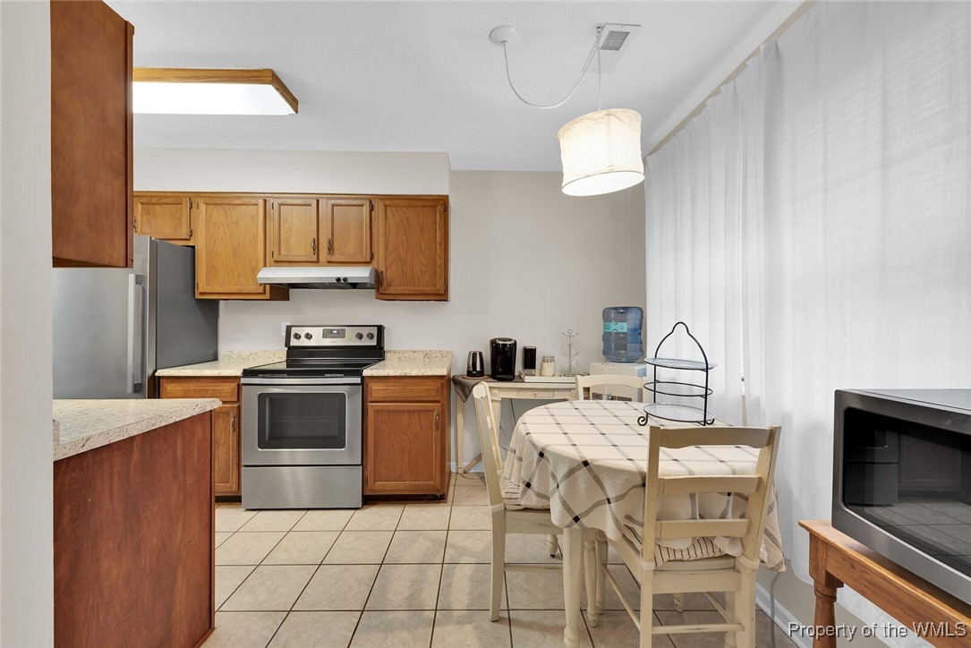 Williamsburg, Virginia 23185, United States, 3 Bedrooms Bedrooms, ,2 BathroomsBathrooms,Residential,Pending,25868