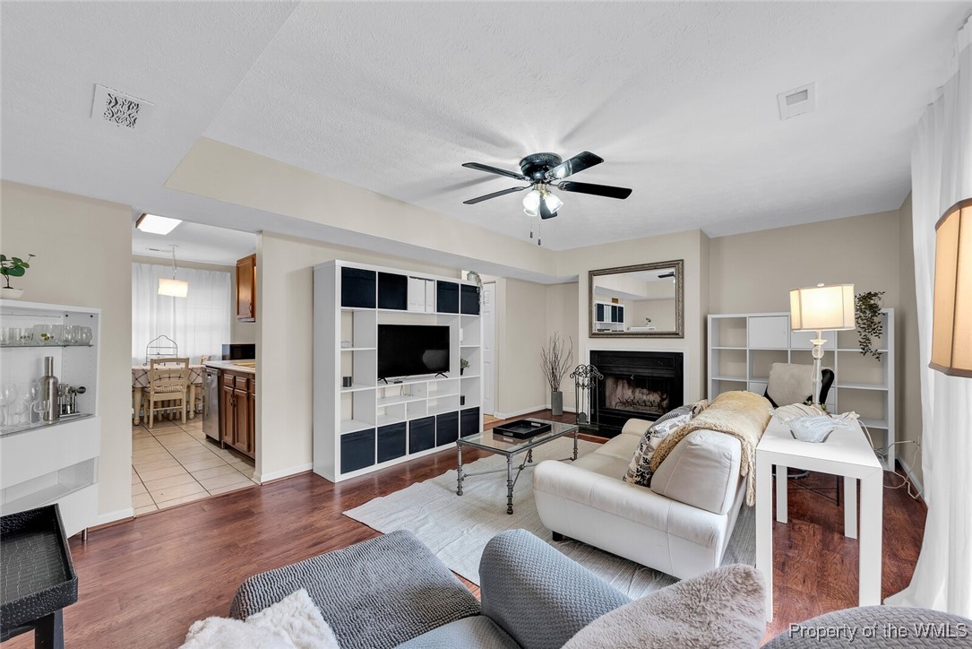 Williamsburg, Virginia 23185, United States, 3 Bedrooms Bedrooms, ,2 BathroomsBathrooms,Residential,Pending,25868