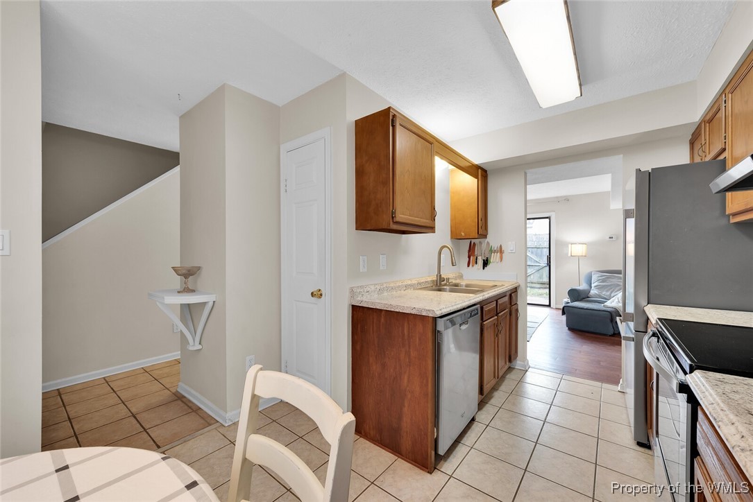 Williamsburg, Virginia 23185, United States, 3 Bedrooms Bedrooms, ,2 BathroomsBathrooms,Residential,Pending,25868