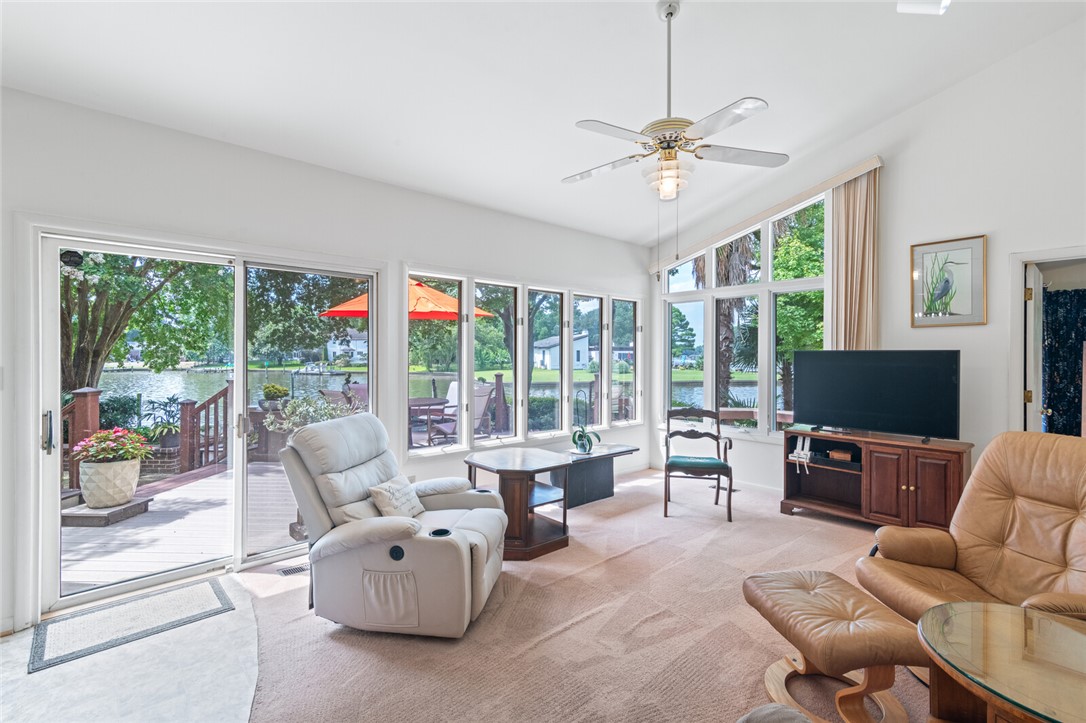 Hampton, Virginia 23669, United States, 4 Bedrooms Bedrooms, ,3 BathroomsBathrooms,Residential,Pending,180948