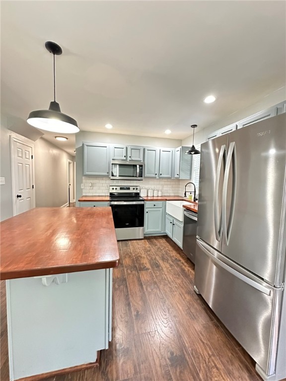 West Point, Virginia 23181, United States, 4 Bedrooms Bedrooms, ,3 BathroomsBathrooms,Residential,Active,224274