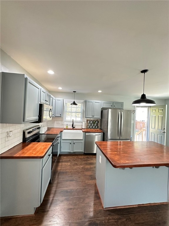 West Point, Virginia 23181, United States, 4 Bedrooms Bedrooms, ,3 BathroomsBathrooms,Residential,Active,224274