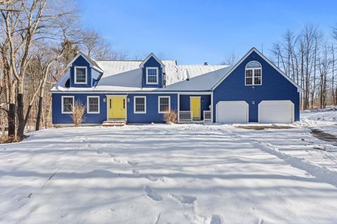 Photo of 20 Brandywine Circle, Auburn, ME 04210 (MLS # 1645822)