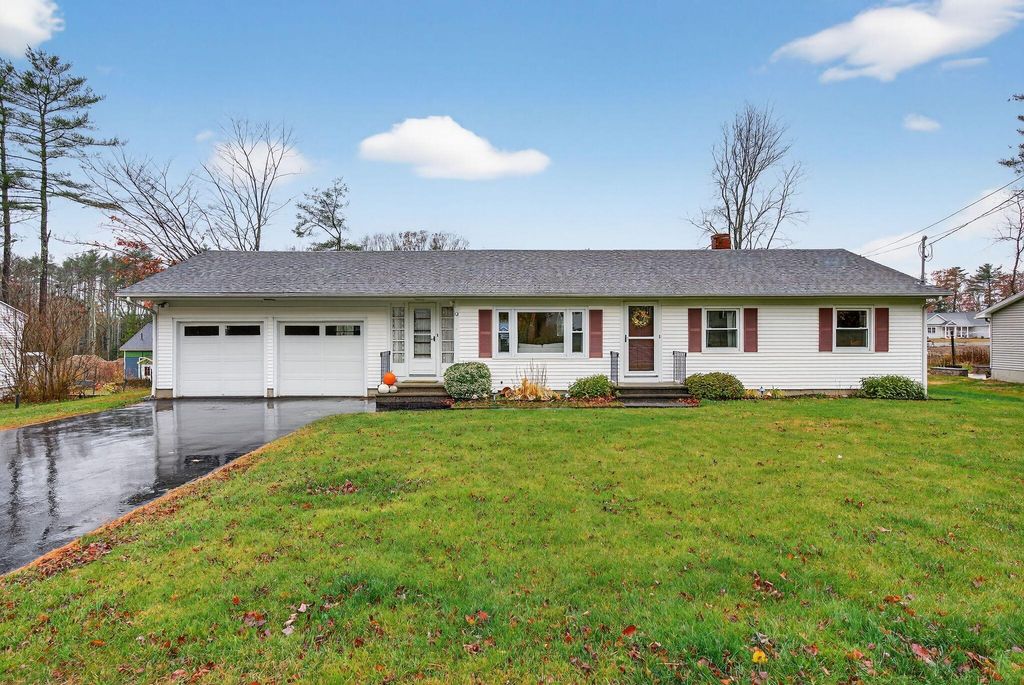 Photo of 12 Mallett Drive, Topsham, ME 04086 (MLS # 1643321)