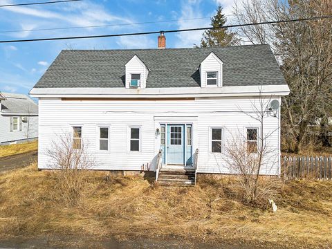 Photo of 16 Maple Street, Vassalboro, ME 04989 (MLS # 1654579)