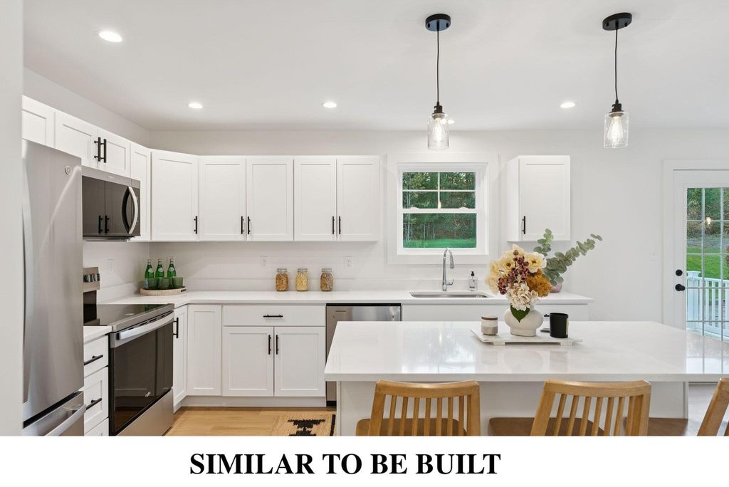 Photo of 4 Feldspar Lane #31, Cumberland, ME 04021 (MLS # 1648900)