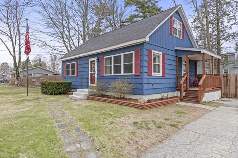 Photo of 15 Williams Drive, Topsham, ME 04086 (MLS # 1658027)