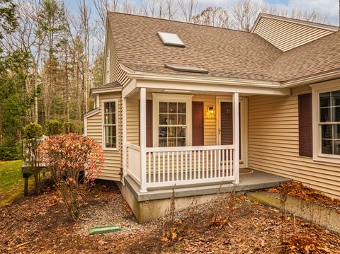 Photo of 25 Cambridge Court #25, Kennebunk, ME 04043 (MLS # 1643682)