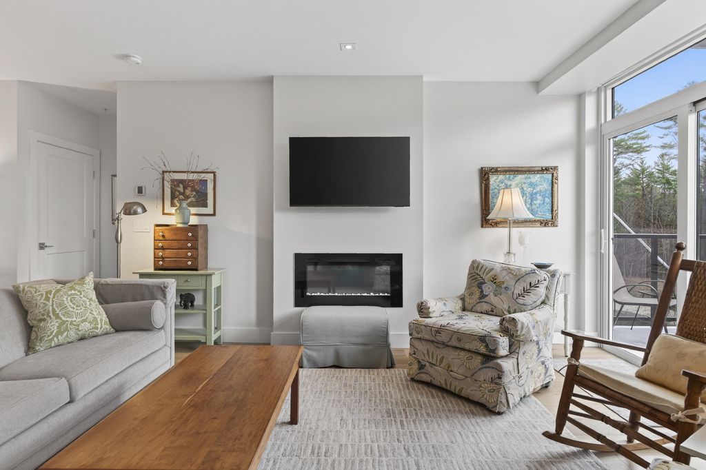 Photo of 267 US Route 1 #304, Falmouth, ME 04105 (MLS # 1660535)