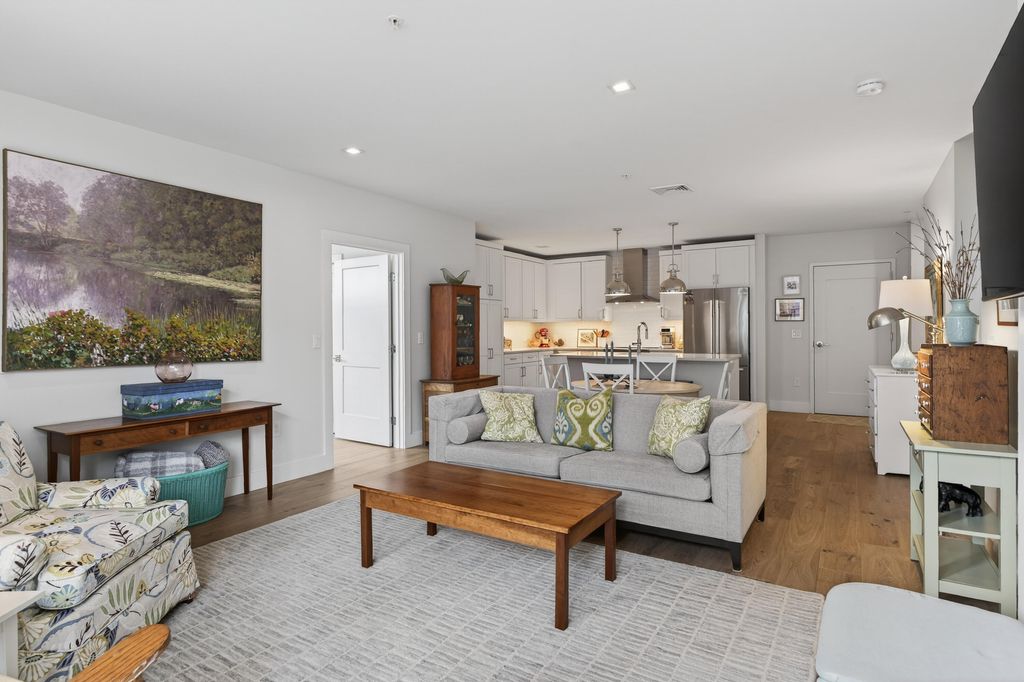 Photo of 267 US Route 1 #304, Falmouth, ME 04105 (MLS # 1660535)