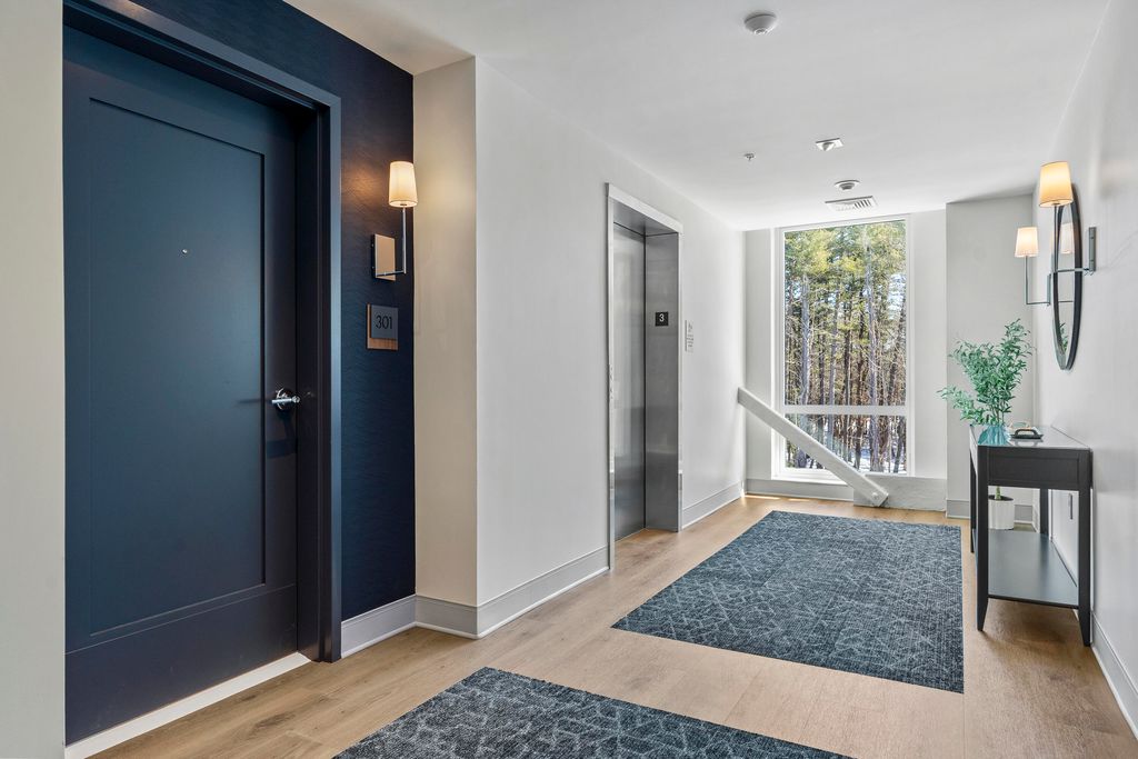 Photo of 267 US Route 1 #301, Falmouth, ME 04105 (MLS # 1653121)