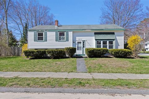 Photo of 33 Sokokis Street, South Portland, ME 04106 (MLS # 1660004)