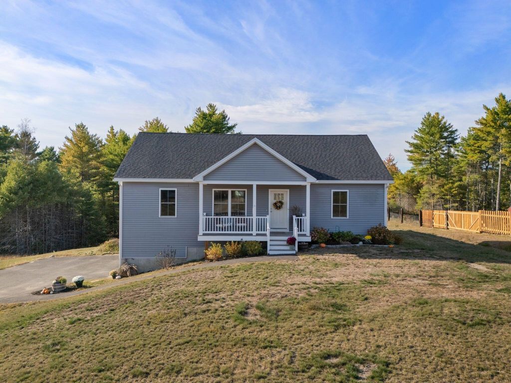Photo of 8 Estes Drive, Standish, ME 04084 (MLS # 1640123)