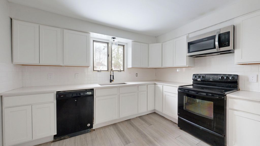 Photo of 121-123 Oak Hill Road, Auburn, ME 04210 (MLS # 1657894)