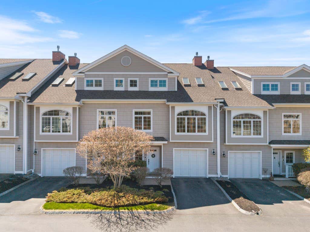 Photo of 19 Bridge Street #3, Kittery, ME 03904 (MLS # 1659708)