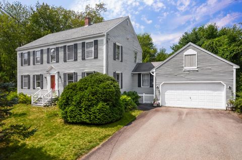 Photo of 5 Heath Road, Kennebunk, ME 04043 (MLS # 1654247)
