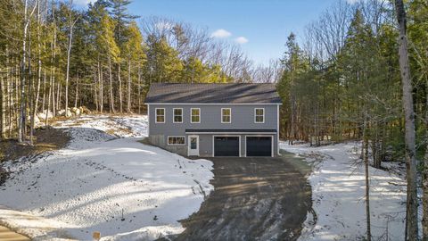 Photo of 33 Arrowhead Lane, Limerick, ME 04048 (MLS # 1647126)
