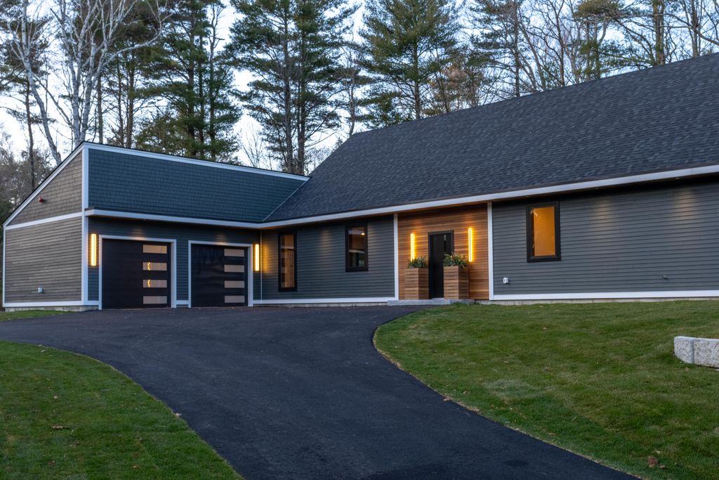 Photo of 2 Woodside Meadow Road, Kittery, ME 03905 (MLS # 1645368)