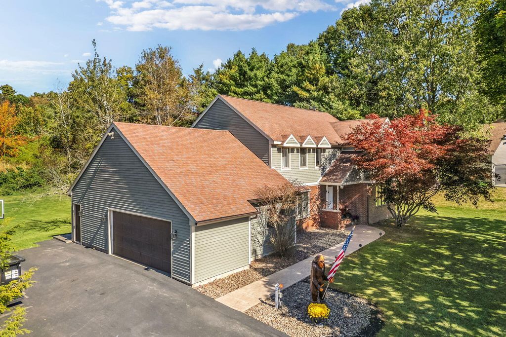 Photo of 22 Briarcliff Knoll, Auburn, ME 04210 (MLS # 1641963)