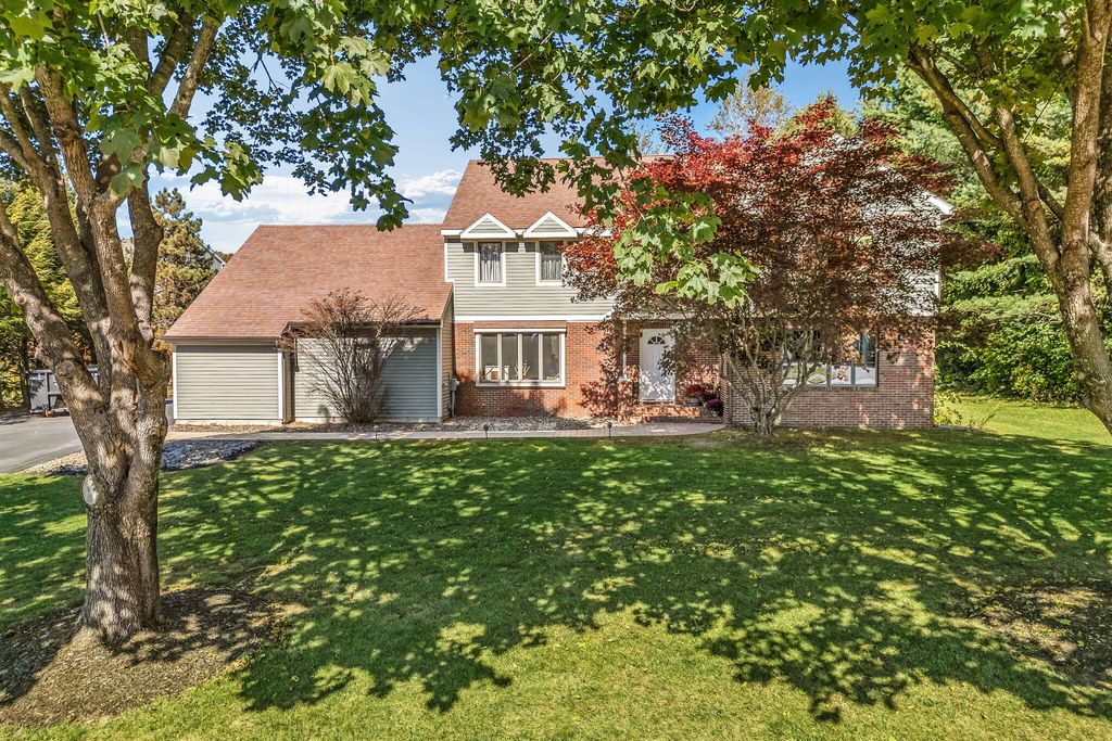 Photo of 22 Briarcliff Knoll, Auburn, ME 04210 (MLS # 1641963)