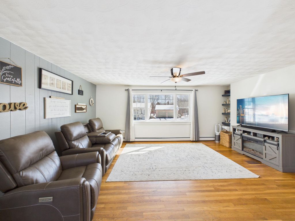 Photo of 18 Booker Street, Thomaston, ME 04861 (MLS # 1655293)