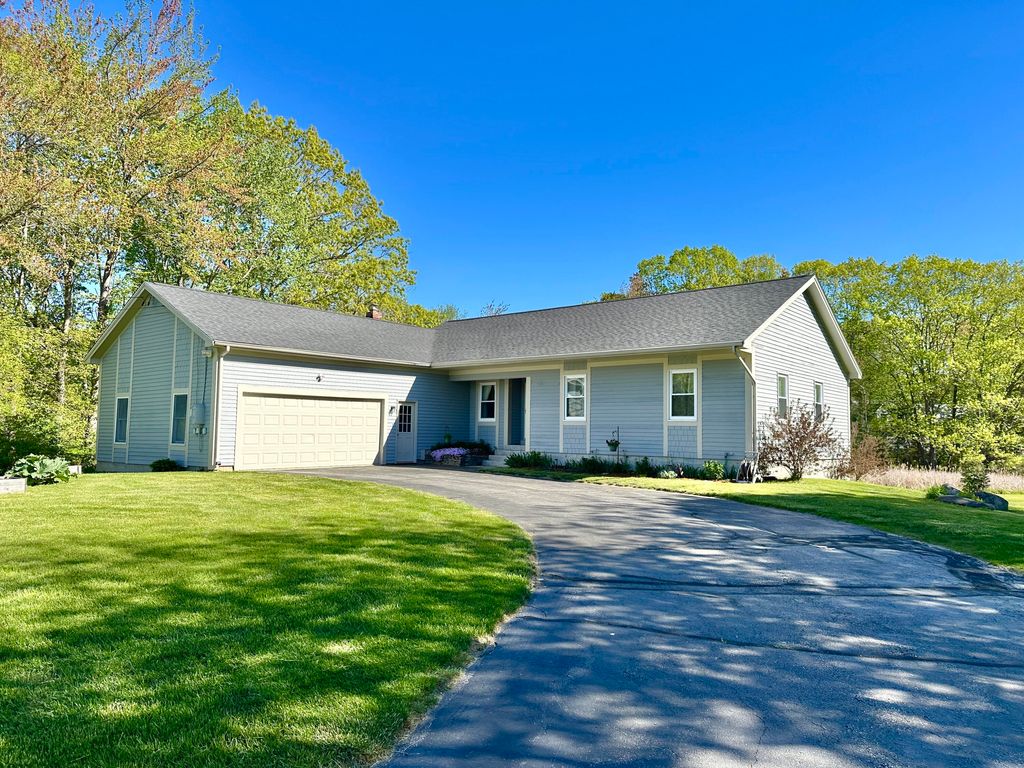 Photo of 5 Melbourne Drive, Scarborough, ME 04074 (MLS # 1663439)