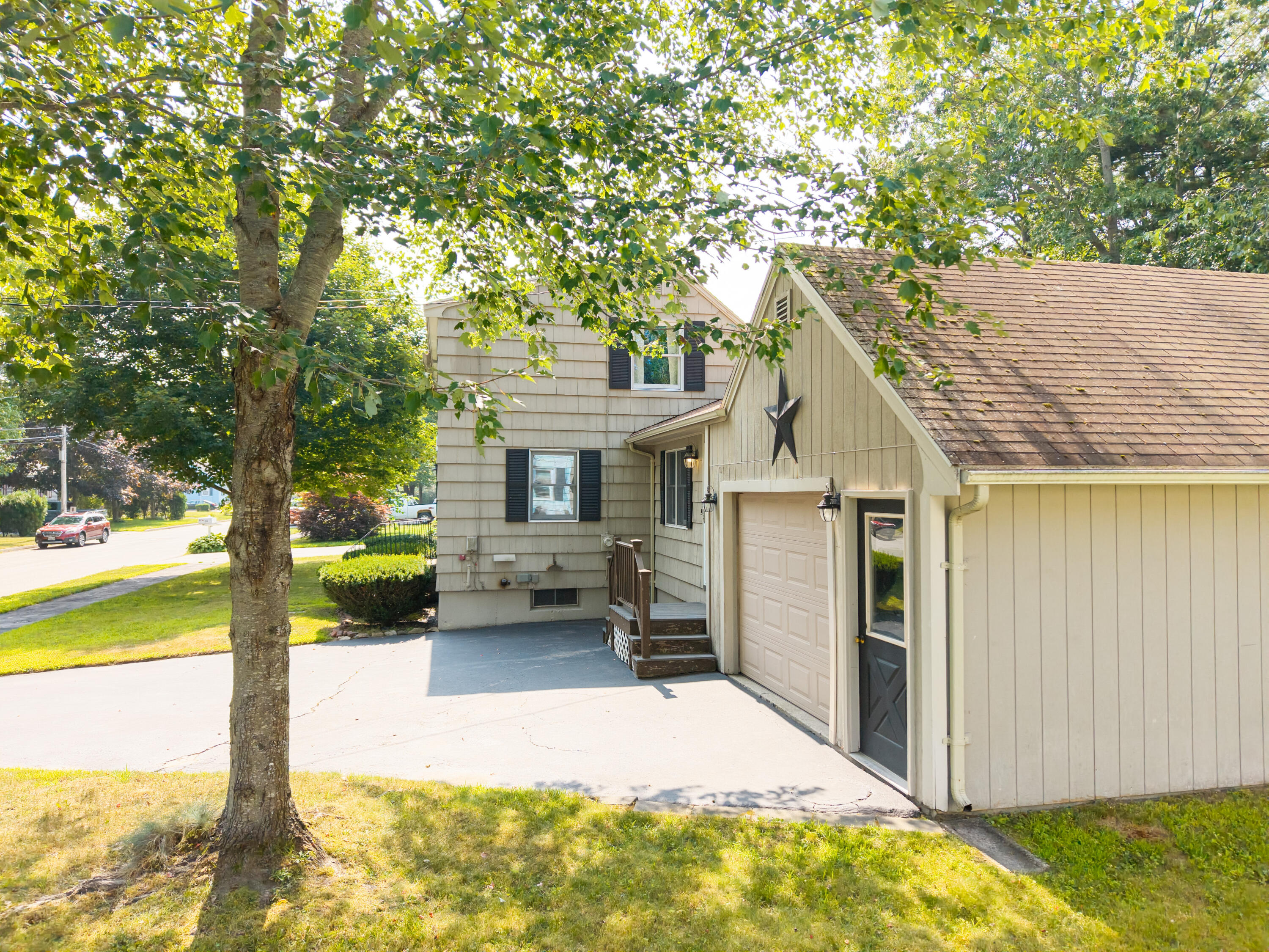 Westbrook, Maine 04092, United States, 3 Bedrooms Bedrooms, ,2 BathroomsBathrooms,Residential,Active,195087