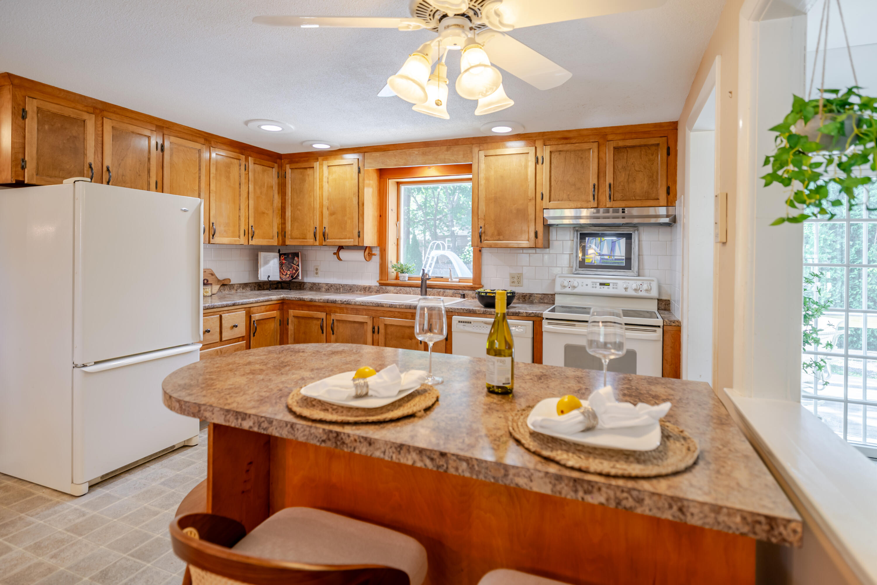 Westbrook, Maine 04092, United States, 3 Bedrooms Bedrooms, ,2 BathroomsBathrooms,Residential,Active,195087