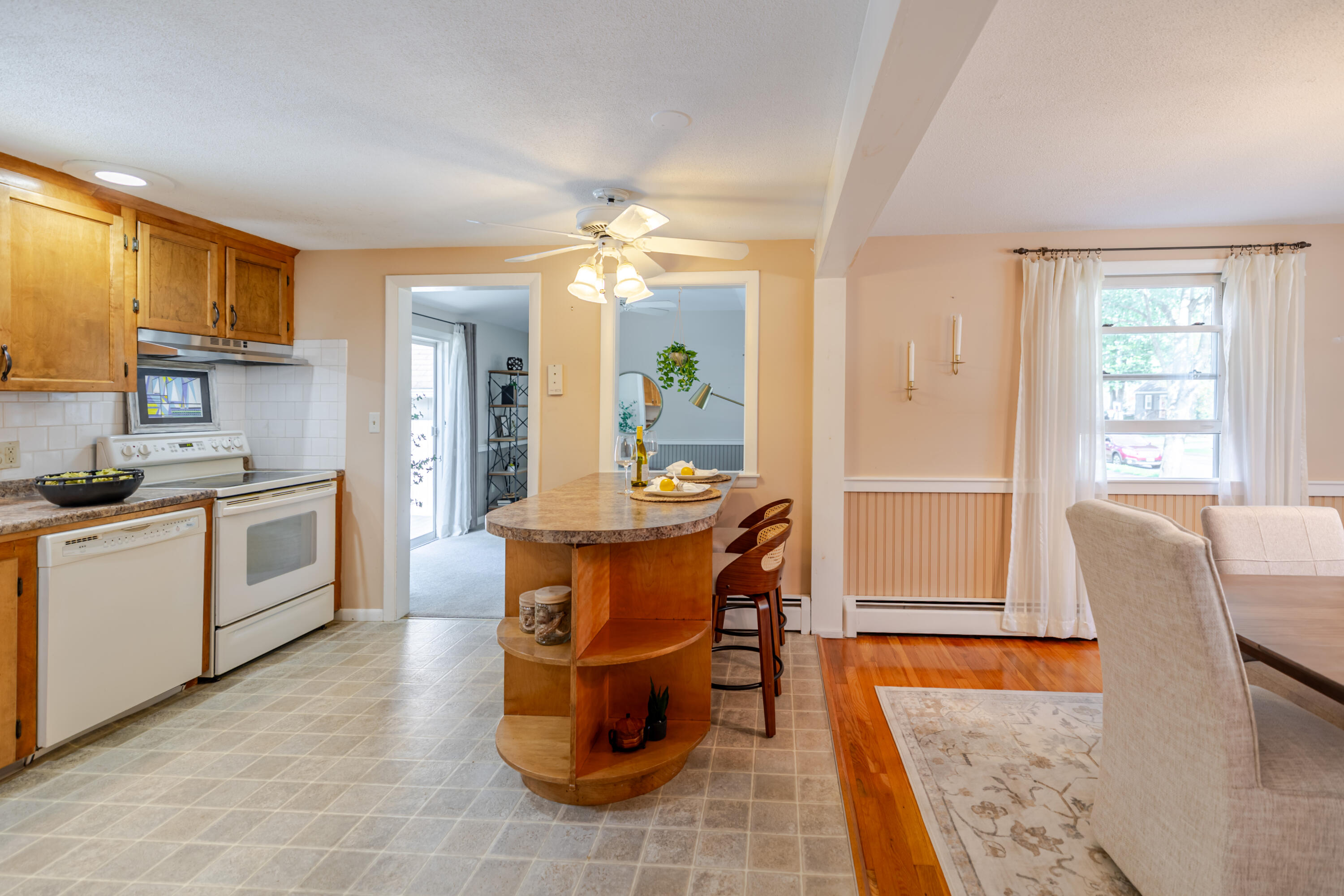 Westbrook, Maine 04092, United States, 3 Bedrooms Bedrooms, ,2 BathroomsBathrooms,Residential,Active,195087